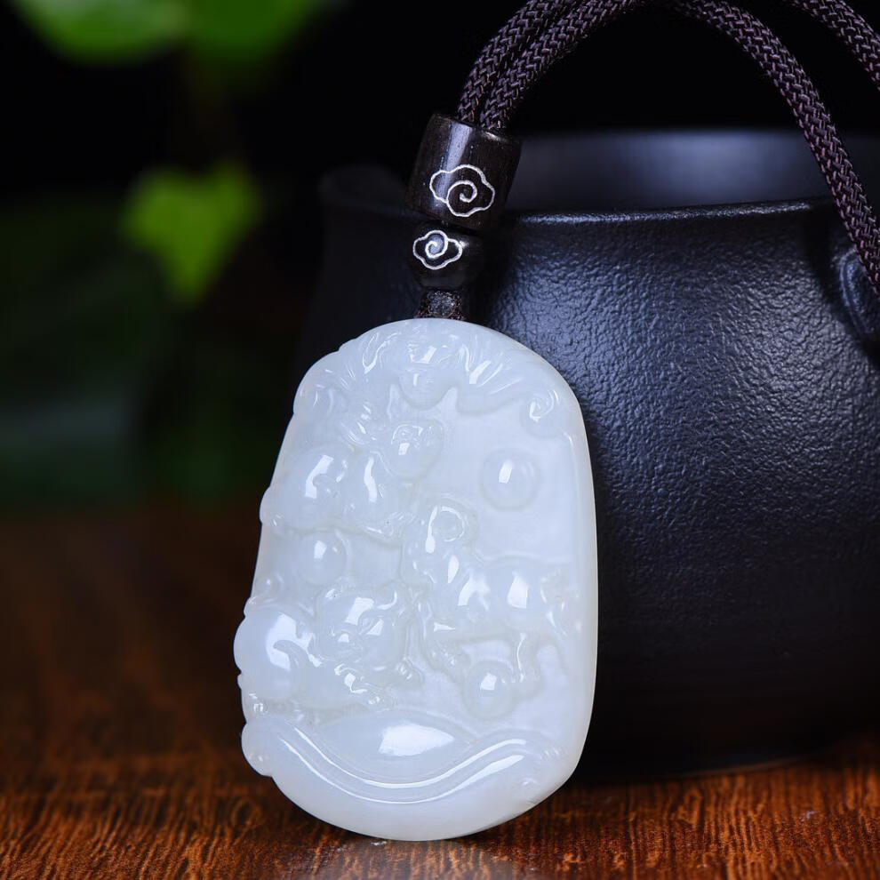 和`田玉三合生肖挂件动物兔羊猪吊坠新疆白玉牌子吊坠祥 约41*30*8mm