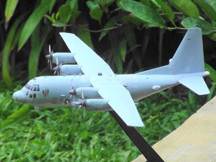 c130运输机 美国c130大力神运输机 纸模型 ac-130h空中炮艇 1:100