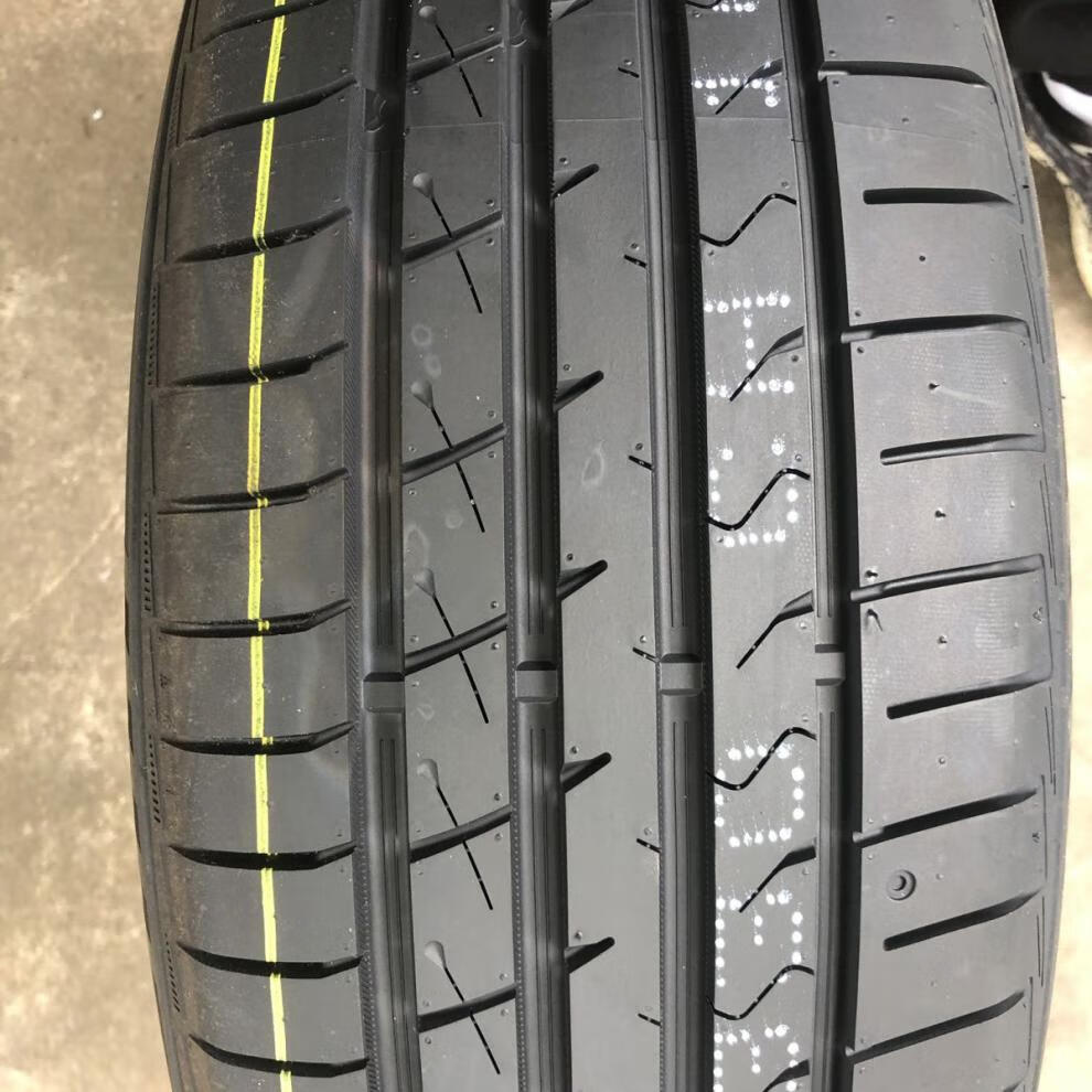 海倍德215/45r18 93w高性能轮胎适用于所有车型 海倍德215/45r18 93w