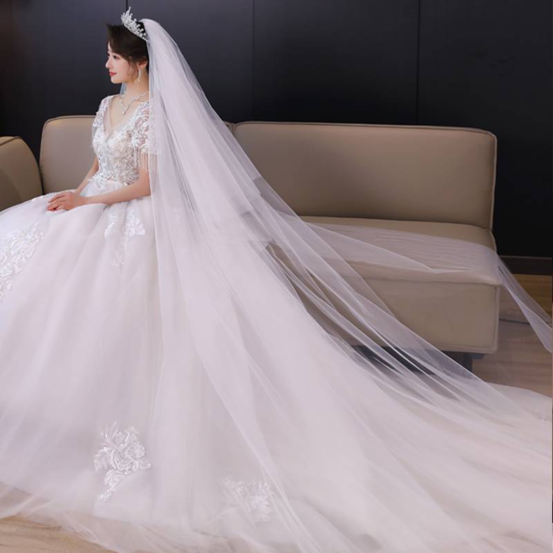 头纱新娘主婚纱2021皇冠头饰超仙森系香槟色拖尾简约短款婚纱灵动白色