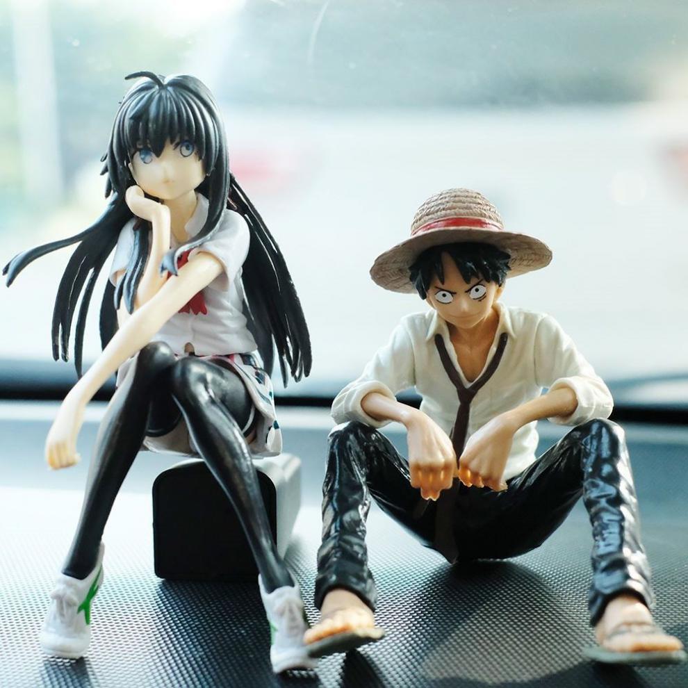 适用于汽车摆件内饰品创意汽车摆件路飞雪乃二次动漫小人摆件坐姿车载