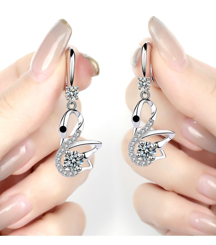 适用人群:女士材质:925银类别:耳钉风格:甜美风货号:耳饰商品产地