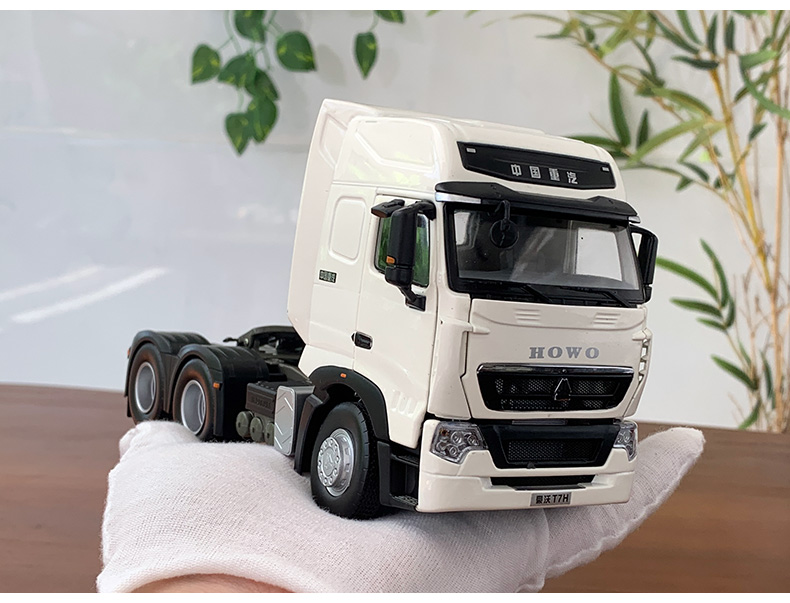 原厂1:36重汽豪沃t7h运输卡车半挂拖头合金仿真汽车模型收藏摆件 1:36