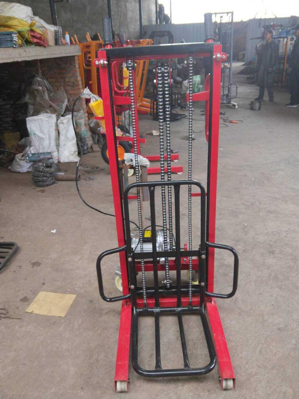 小型电动升降堆高机移动装车搬运神器摞胎机轻型电动轮胎堆高机万向轮