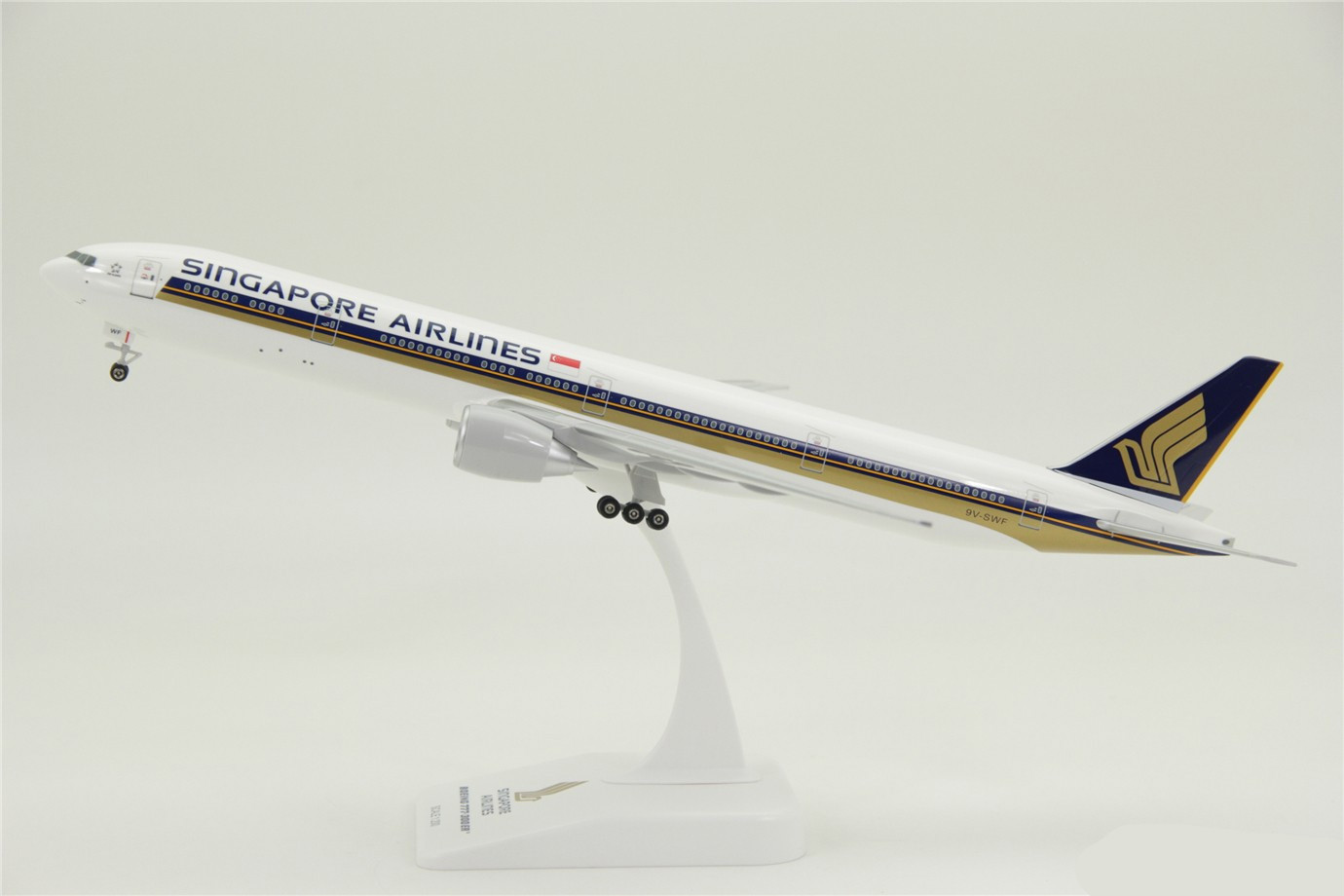 飞机模型波音b777300er新加坡航空拼装带起落架12001200