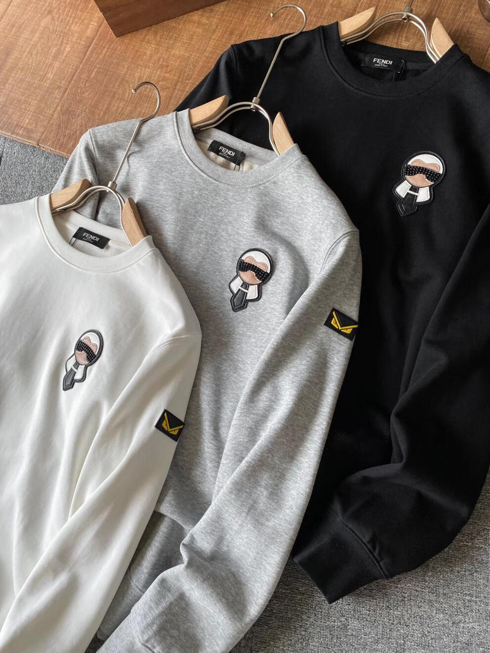 芬迪fendi22秋冬新款老佛爷logo运动休闲套装 套头长袖两件套男 红色