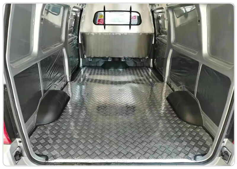 定制五菱荣光s荣光v加长版载货车厢铝板轮毂罩底板尾箱垫内饰防护脚垫