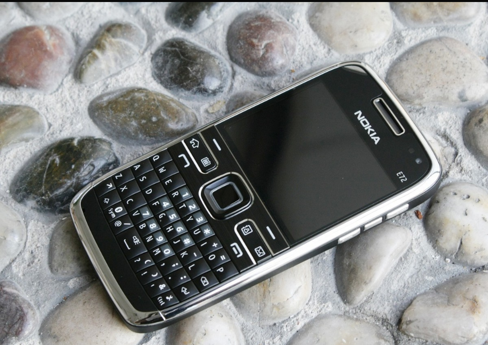 nokia诺基亚e72i按键全键盘经典怀旧直板小学生塞班智能黑色标配512mb
