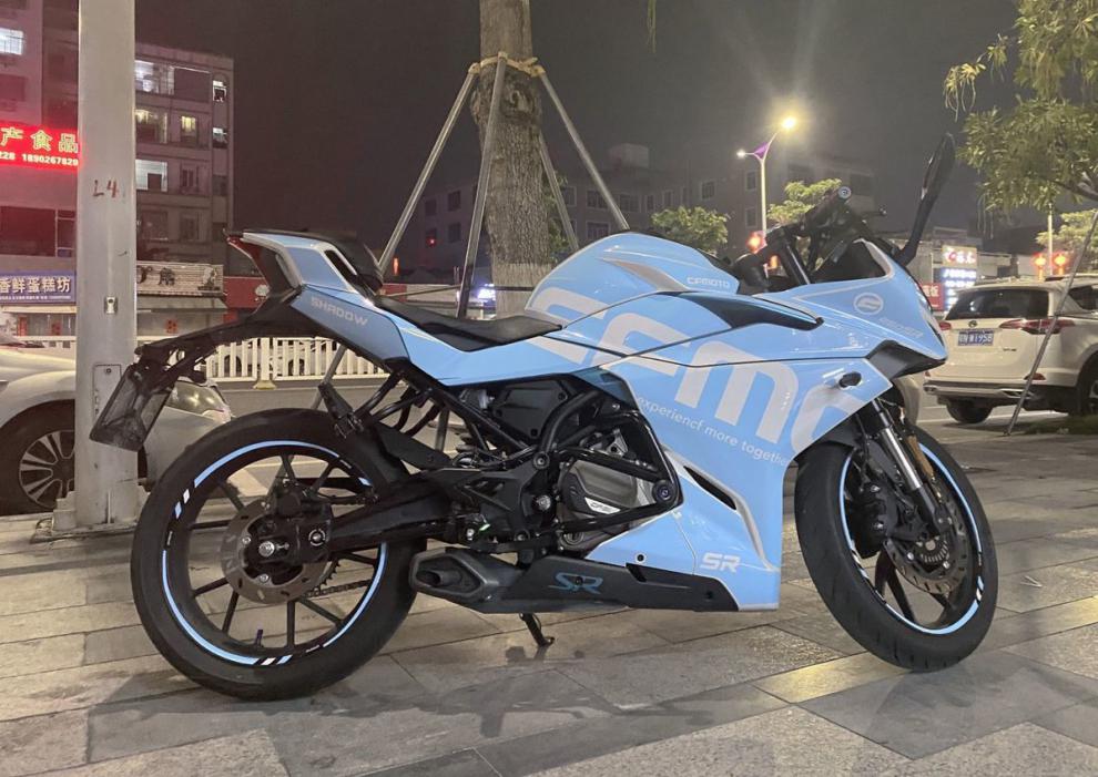 适用于定制春风250sr全车贴花个性车身贴纸贴膜版花版画哑光磨砂 蓝粉