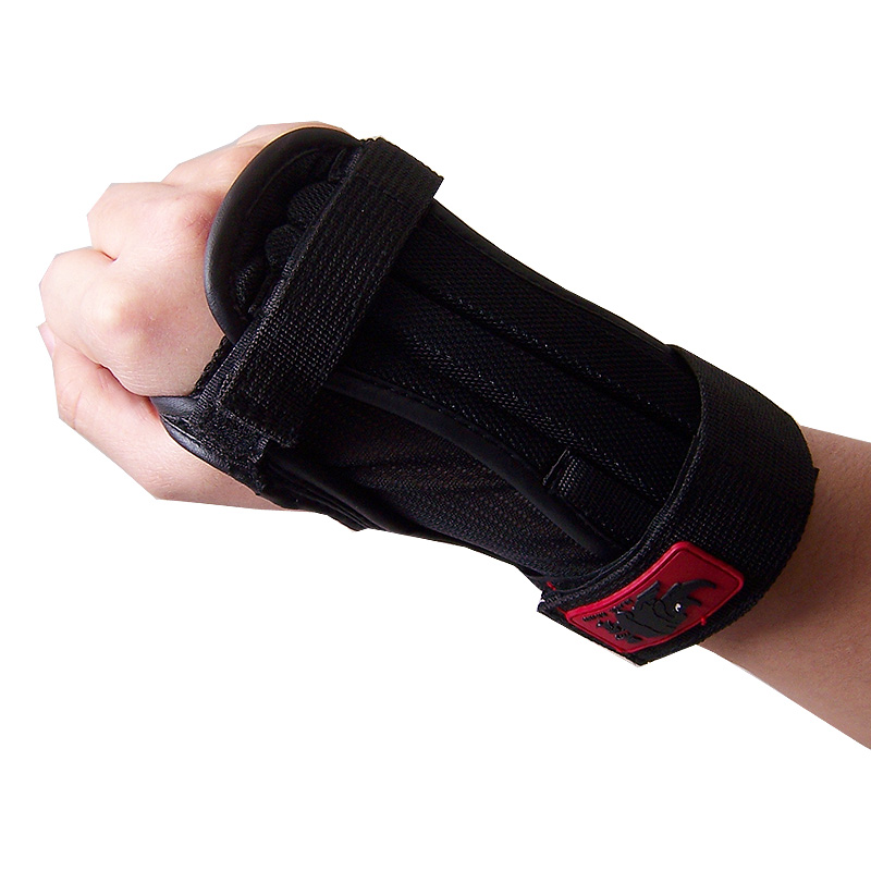 黑犀滑雪精品运动护腕滑雪护手内戴式护手滑雪护掌轮滑护具黑色s