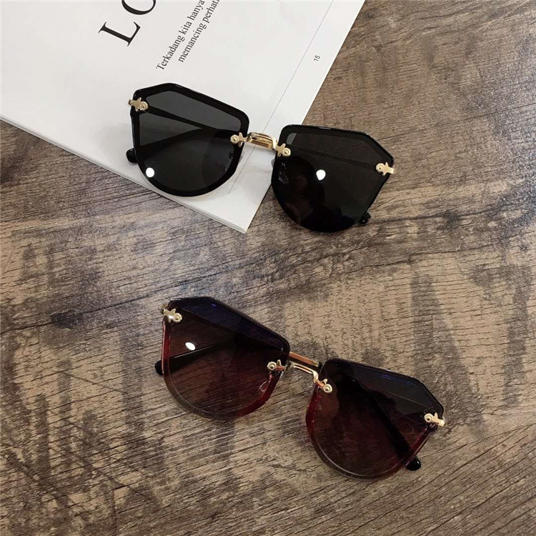 新款儿童小蜜蜂偏光太阳镜女童装饰舒适墨镜小孩夏季放紫外线眼镜黑色