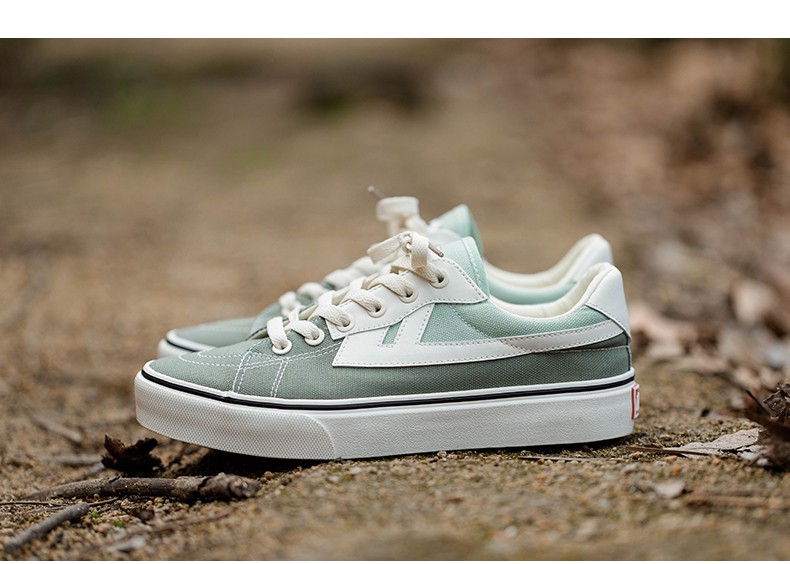 新品男士板鞋休闲运动鞋女时尚情侣学生滑板布鞋子男浅绿灰绿923g35