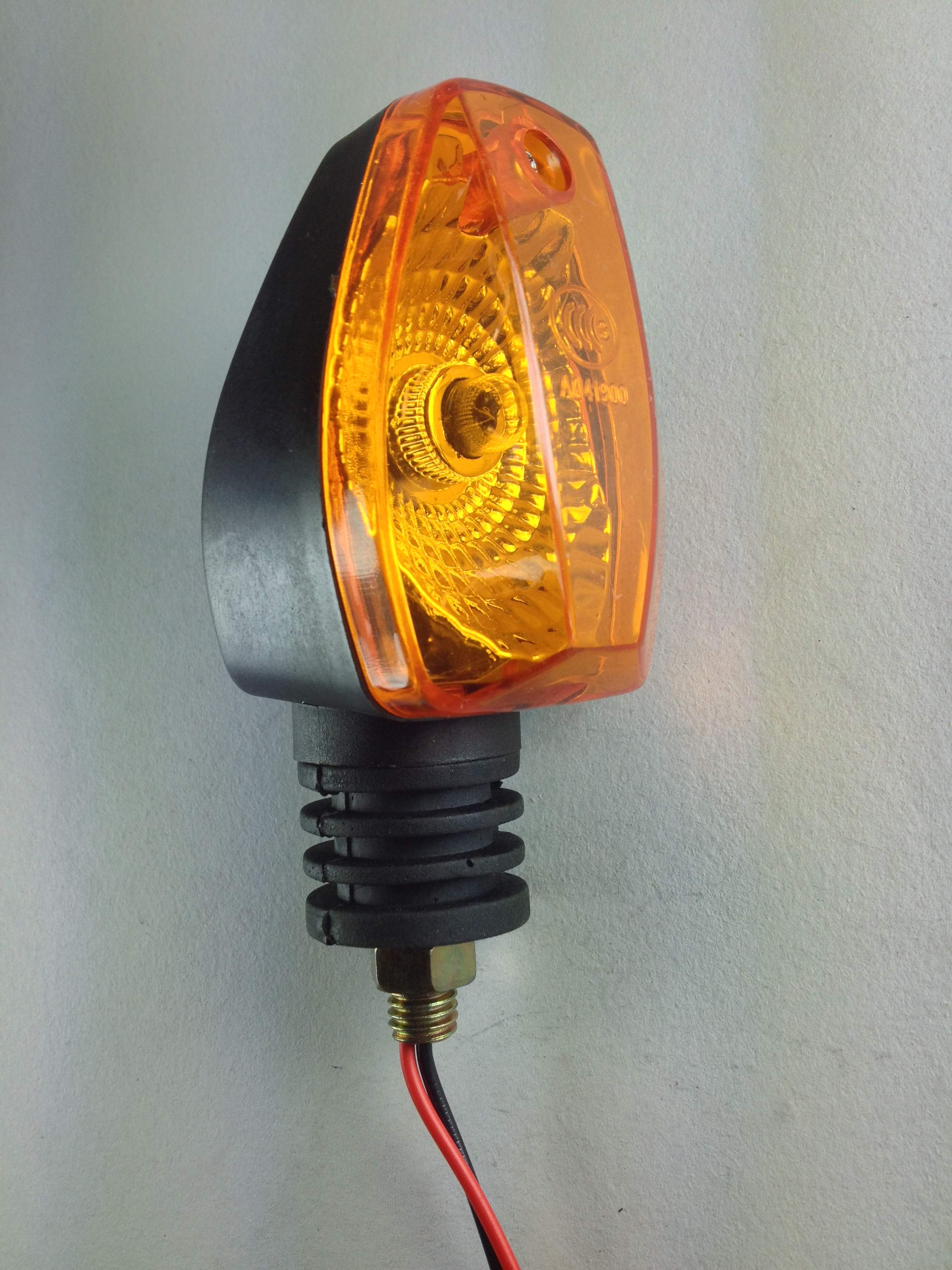 电动三轮车后尾灯插泡总成通用转向灯刹车灯行车灯12486070 箭头9*30