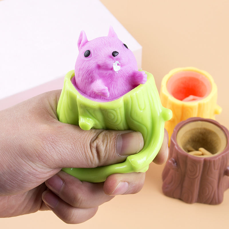 不舍天真 抖音同魔幻松鼠杯解压玩具男女整蛊发泄开心邪恶松鼠挤压捏