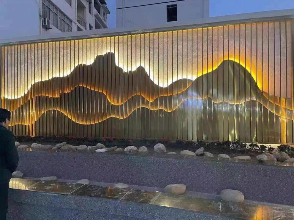 不锈钢屏风假山背景墙不锈钢屏风隔断假山室外庭院金属背景墙定制山水