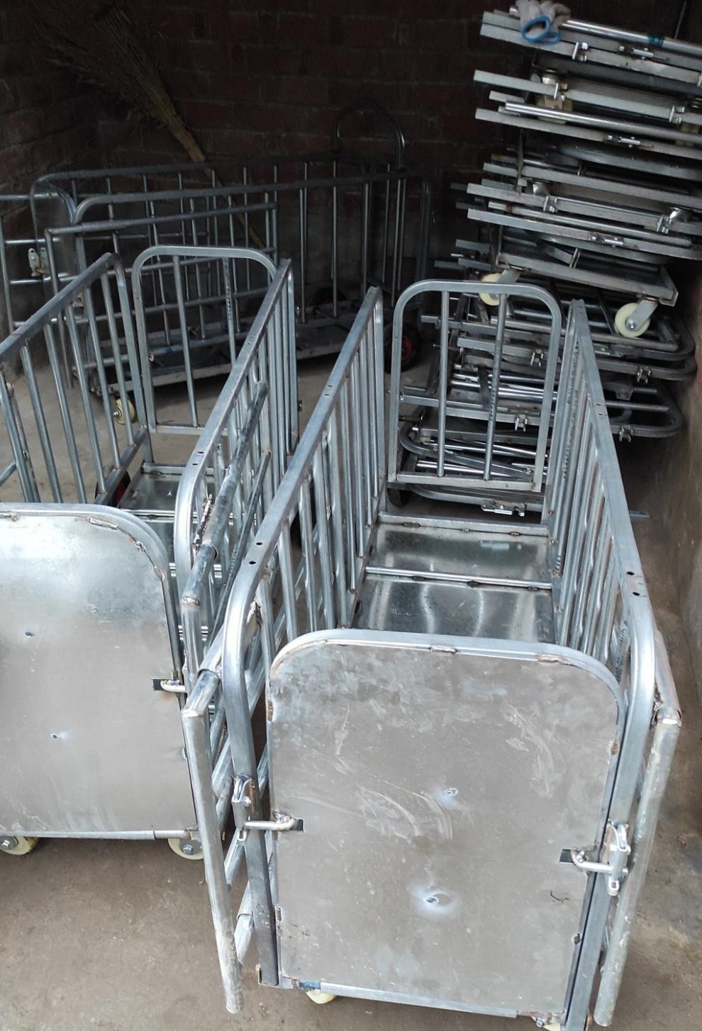 幻翎抓猪笼子卖猪笼上车款养殖装猪铁猪笼不锈钢带轮多功能装车猪笼