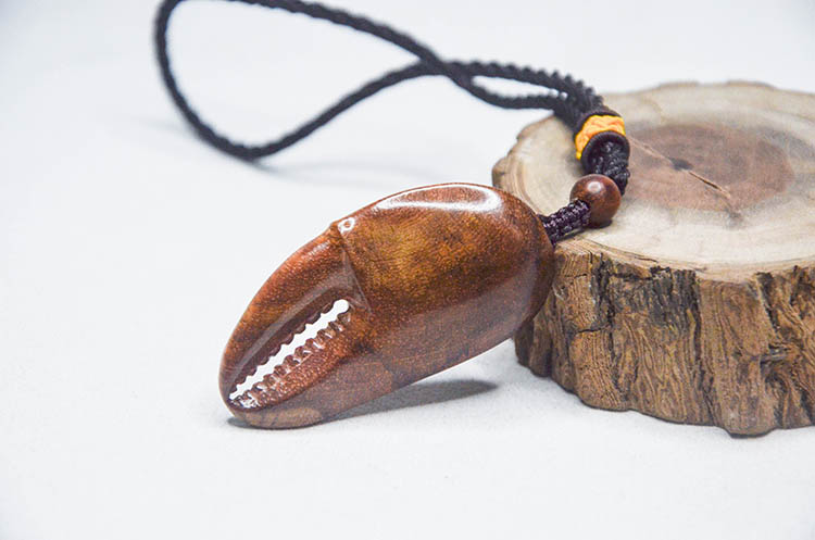 蟹钳手把件新品蛇纹木小叶紫檀木质蟹钳手把件男女汽车钥匙扣挂件有钱