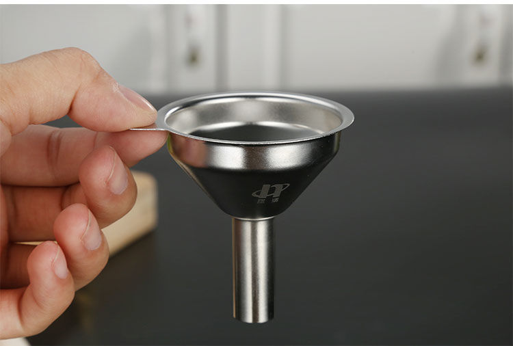 特厚304不锈钢漏斗酒漏厨房小工具迷你倒油漏斗大小口径带过滤网qwc