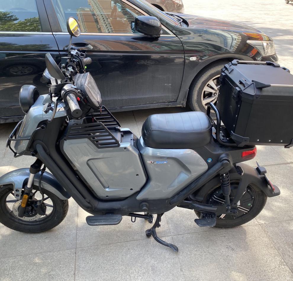 小牛电动车中置箱改装坐垫uqiu1cuqiub加装中箱bb垫直上白色小牛u1c