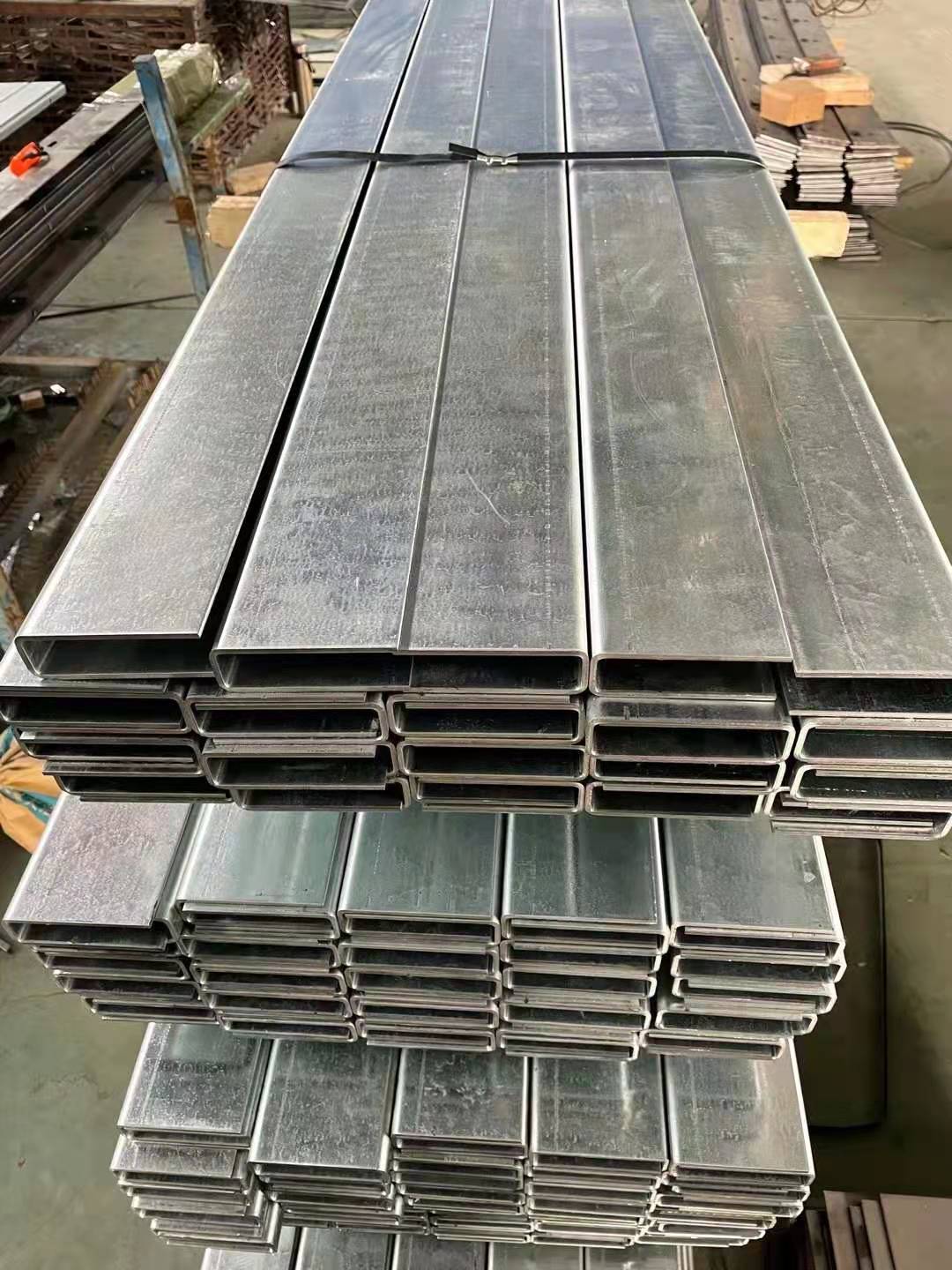 阳台玻璃扶手轨道地槽碳钢护栏卡槽栏杆预埋u型槽玻璃楼梯卡槽镀锌