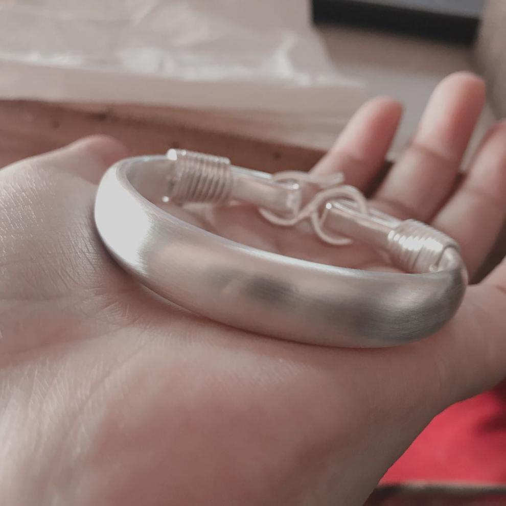 曲美思定制真银手工999足银手镯女手工定制实心扁款白银雪花银镯吊坠