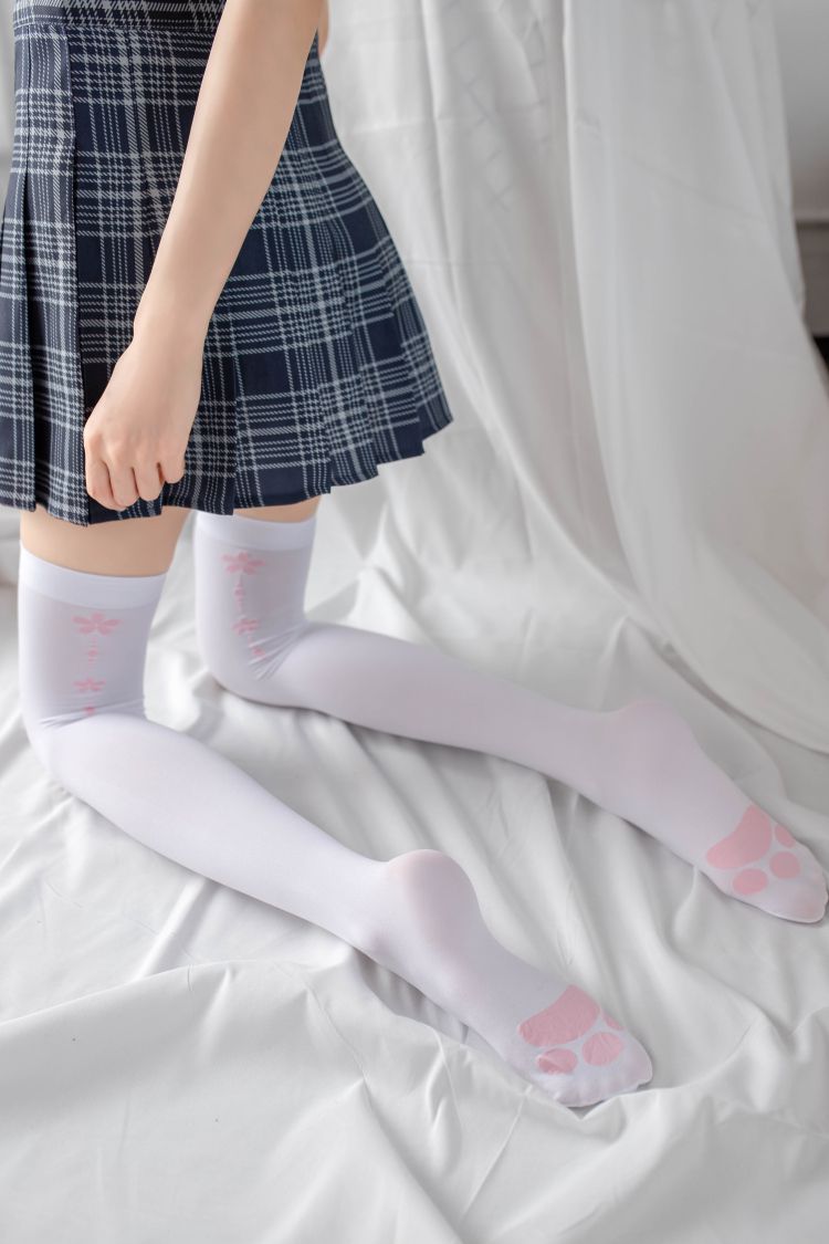 白长筒袜可爱短裙图片