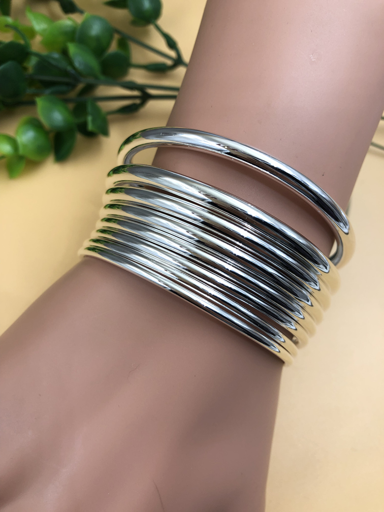 巧俪珠宝时尚细手圈手工光面银镯子女款999足银手镯波西米亚多圈闭口