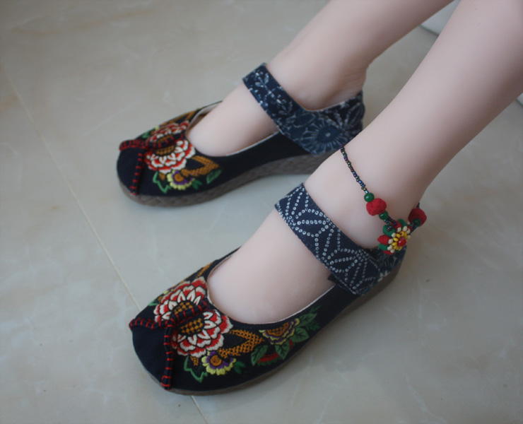 少数民族风绣花鞋绑带云南夏季秀气布鞋圆头森女风牛筋软底老北京刺绣