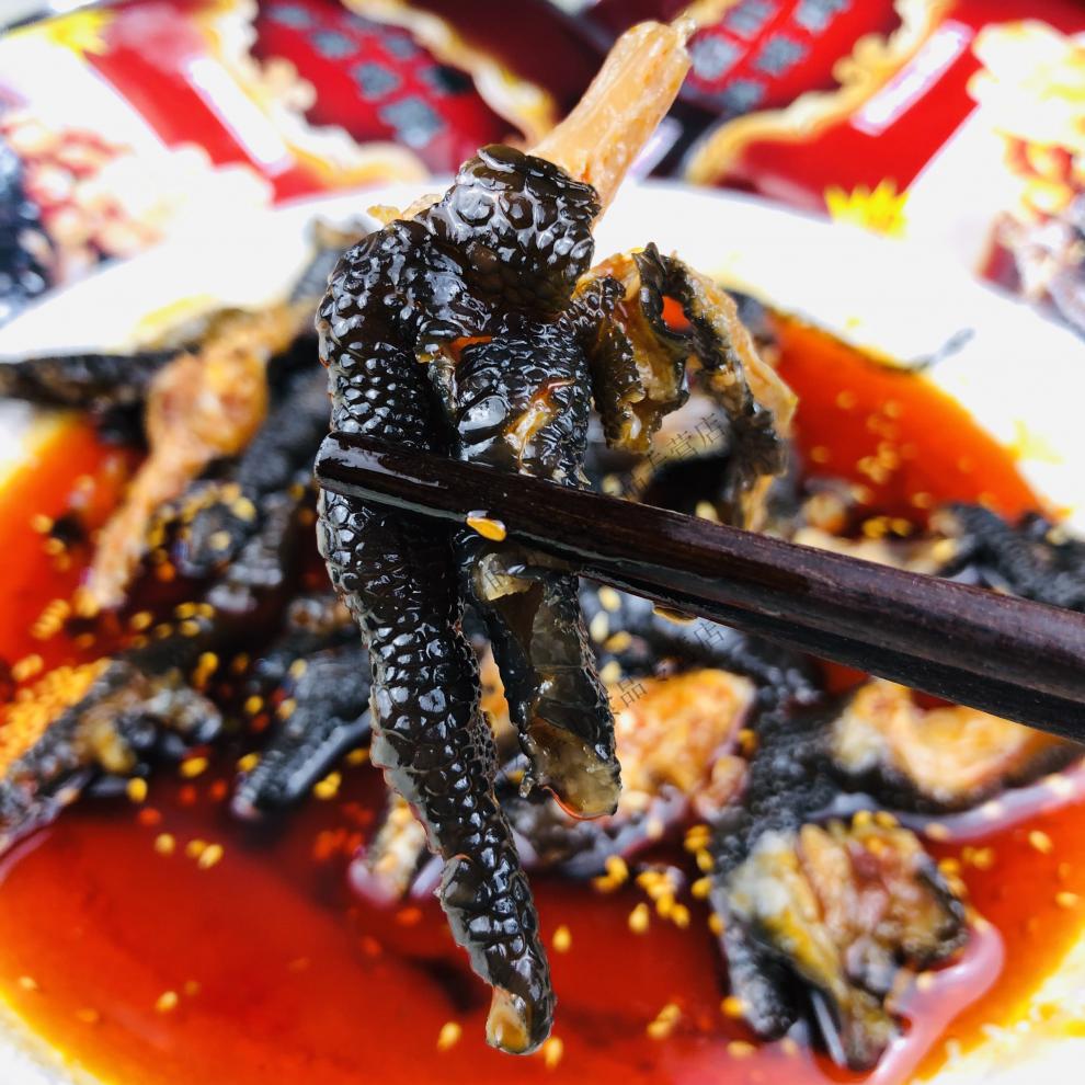 麻辣无骨鸡爪即食网红整箱卤味去骨鸡脚脱骨黑凤爪乌骨乌鸡爪一箱40包