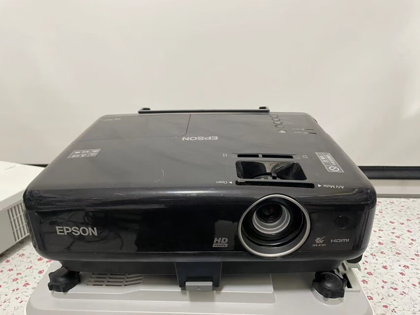 爱普生(epson)投影仪家用办公商用教学线wifi白天清ppt短焦投影