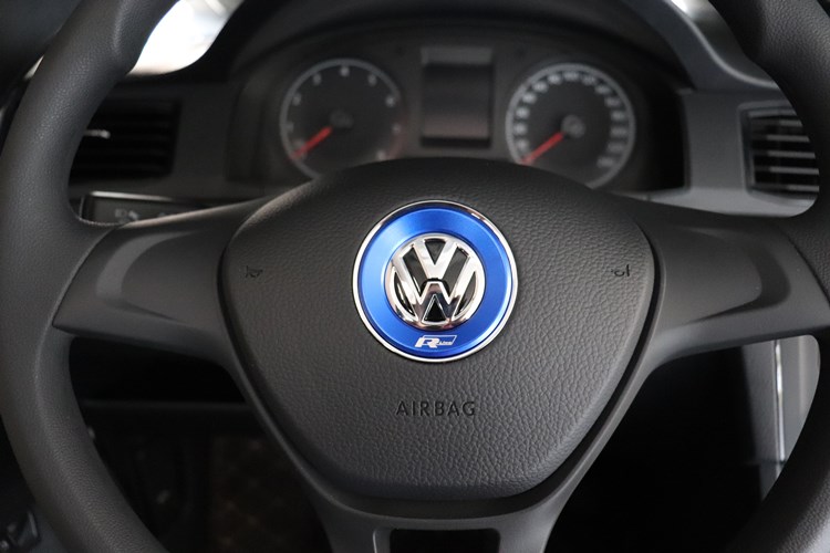 大众新捷达桑塔纳朗逸宝来polo速腾凌渡方向盘车标贴内饰改装装饰