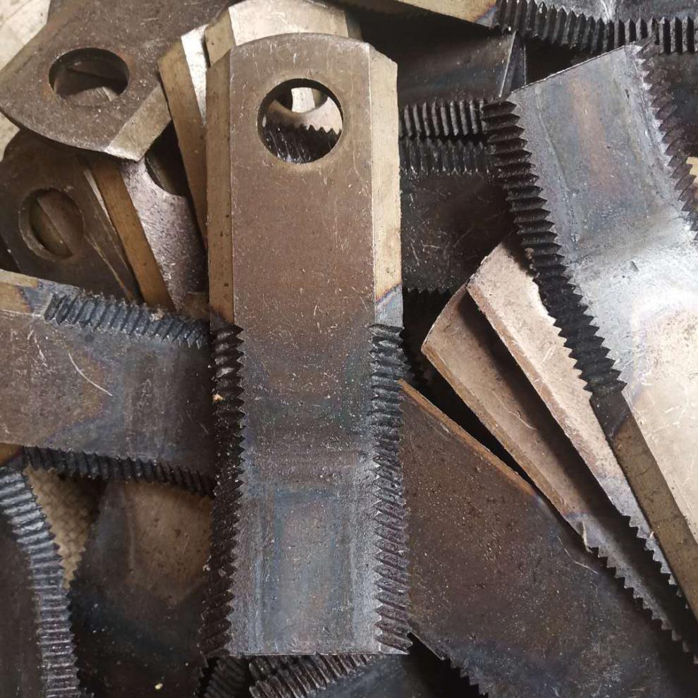 农机配件玉米收割机秸秆还田刀片玉米粉碎机锯齿刀片 小 直刀14.