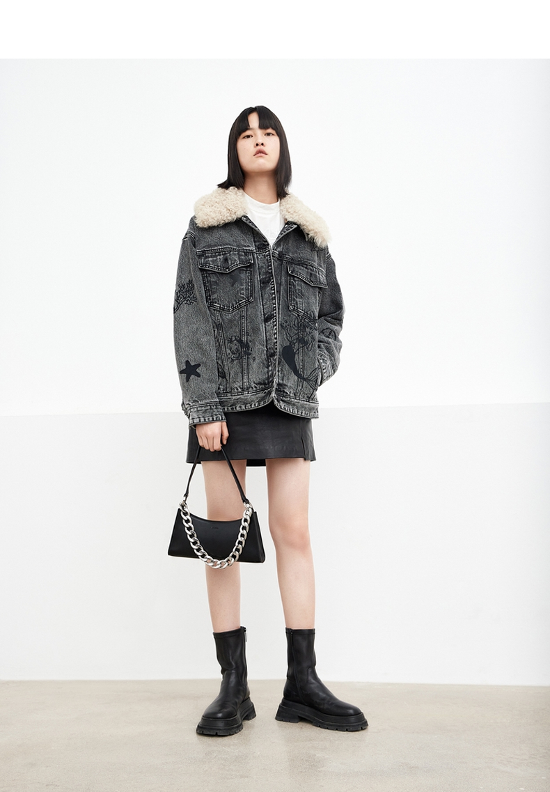 moco2021秋新品小美人鱼系列绣花羊羔毛毛领牛仔外套 摩安珂 牛仔灰色