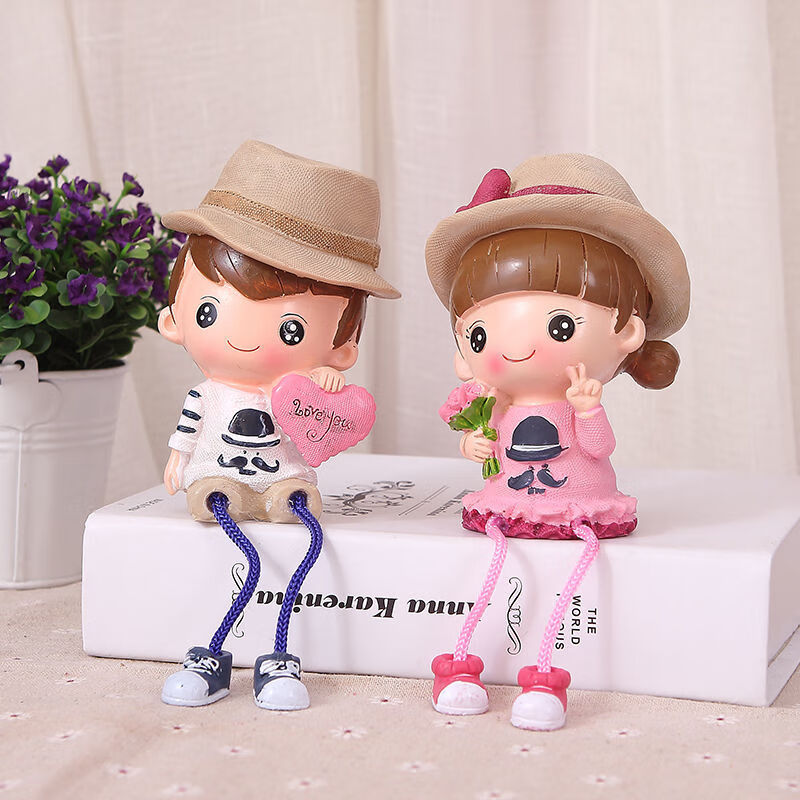 家居装饰品客厅小摆件工艺品可爱树脂吊脚娃娃创意房间卧室内摆设 抱