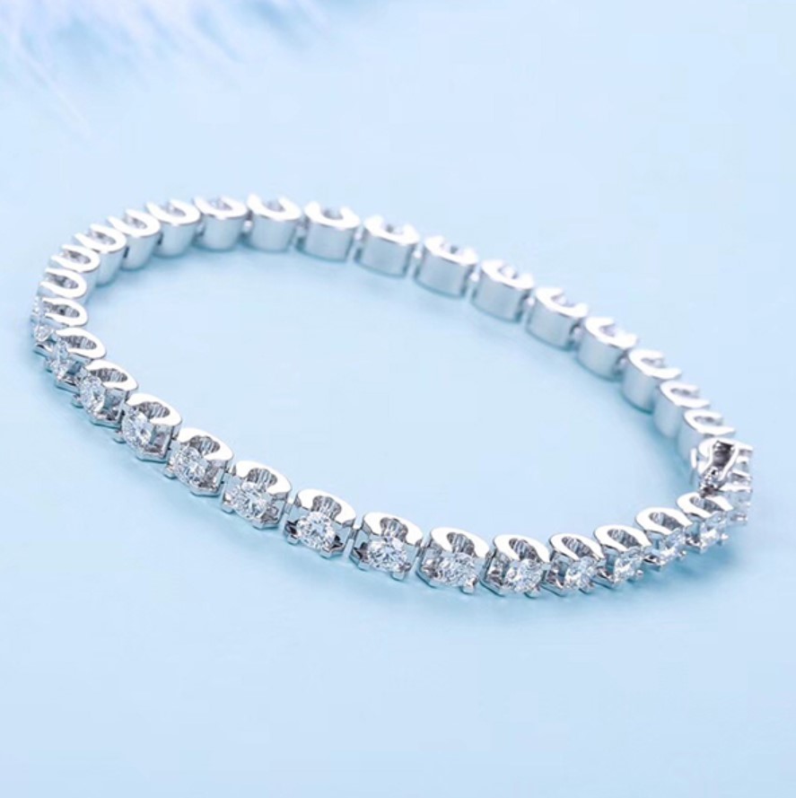 魏天选进口莫桑石满钻手镯金白四爪牛头钻石手链时尚手饰品生日礼物送