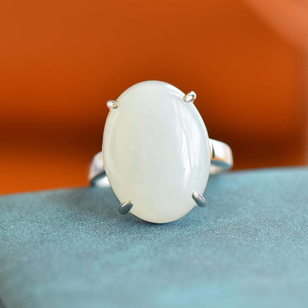白玉戒指羊脂玉女戒金镶玉大戒面蛋形和田玉开口戒极简款