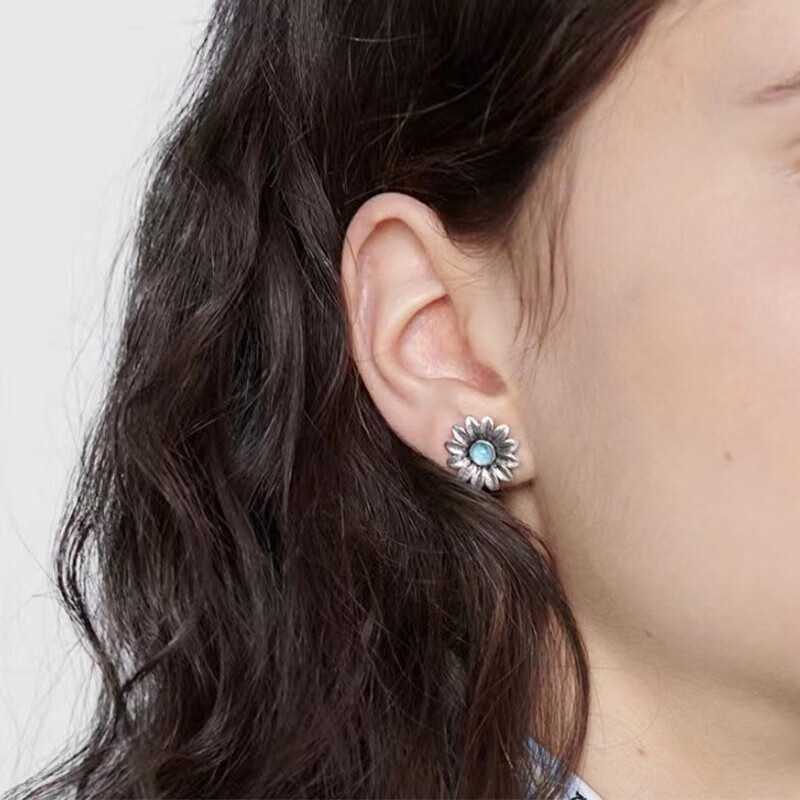 gucci古驰饰品女士耳钉双g花朵铆钉耳环做旧效果独特小众设计925银