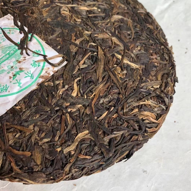 五折2006年春海茶厂那卡印象金奖勐海乔木青饼生茶早春昆明普洱老茶饼