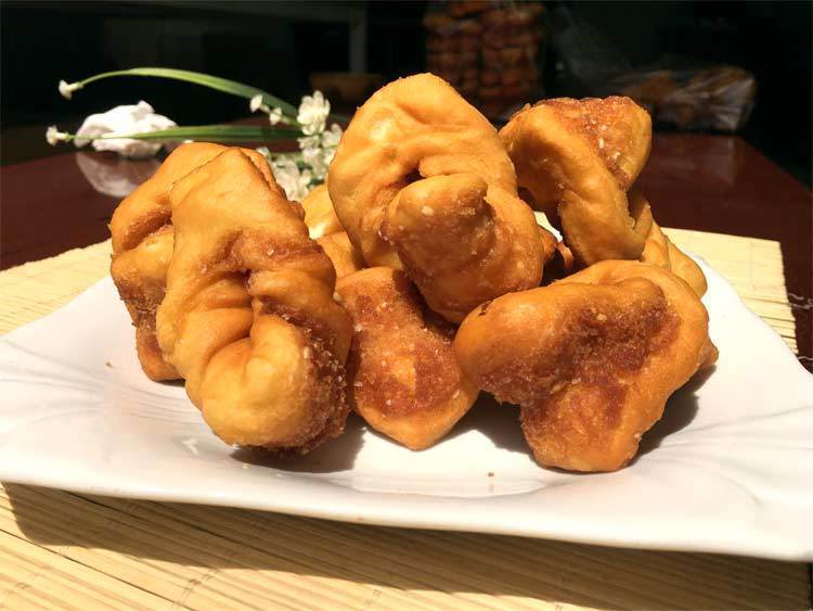 甘肃张掖特色小吃油炸糖花子年货手工油果子馍馍传统糕点夹心果果糖