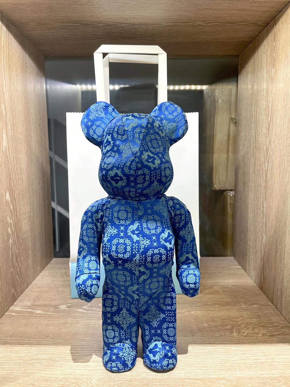 京选盲盒奖品小学生陈冠希同款蓝丝绸暴力熊摆件积木熊潮玩公仔盲盒橦