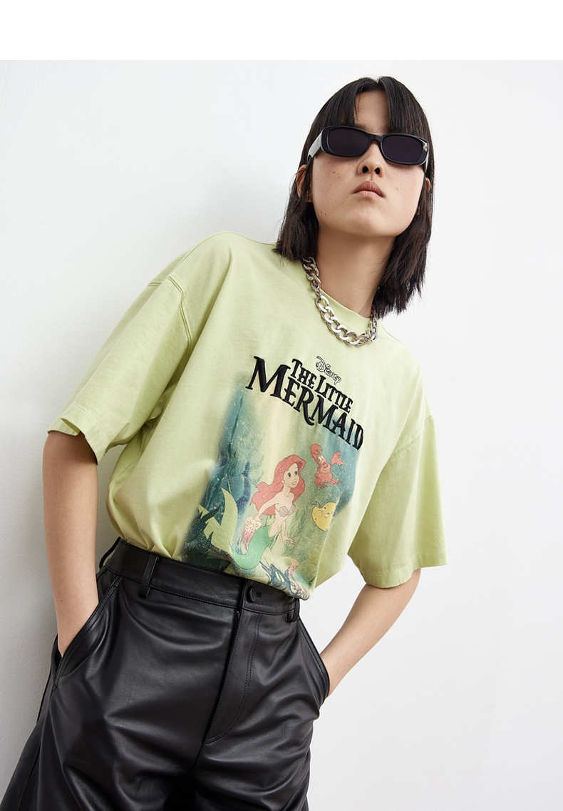 moco2021秋新品小美人鱼系列斑驳印花刺绣洗水做旧t恤摩安珂冰酒黄色
