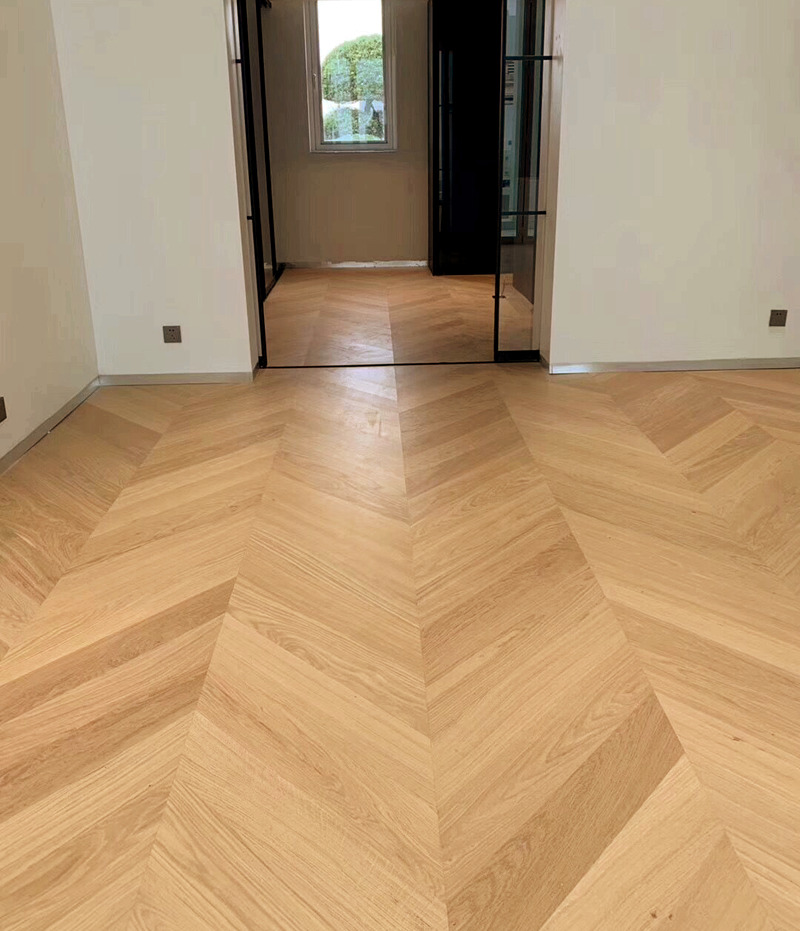 大鱼骨拼人字拼地板橡木三层多层实木锁扣地板地暖450人字拉丝本色1㎡