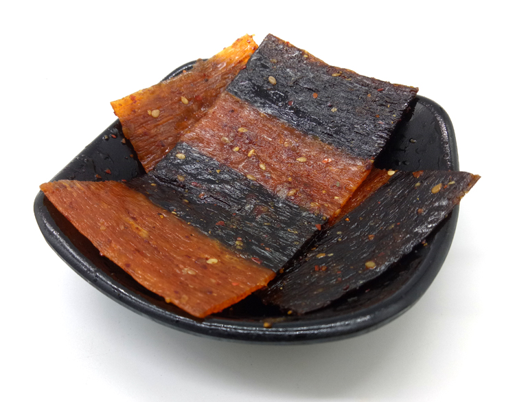 周小玲双色豆腐辣条22g60袋日本豆腐辣片80后童年怀旧零食新包装双色