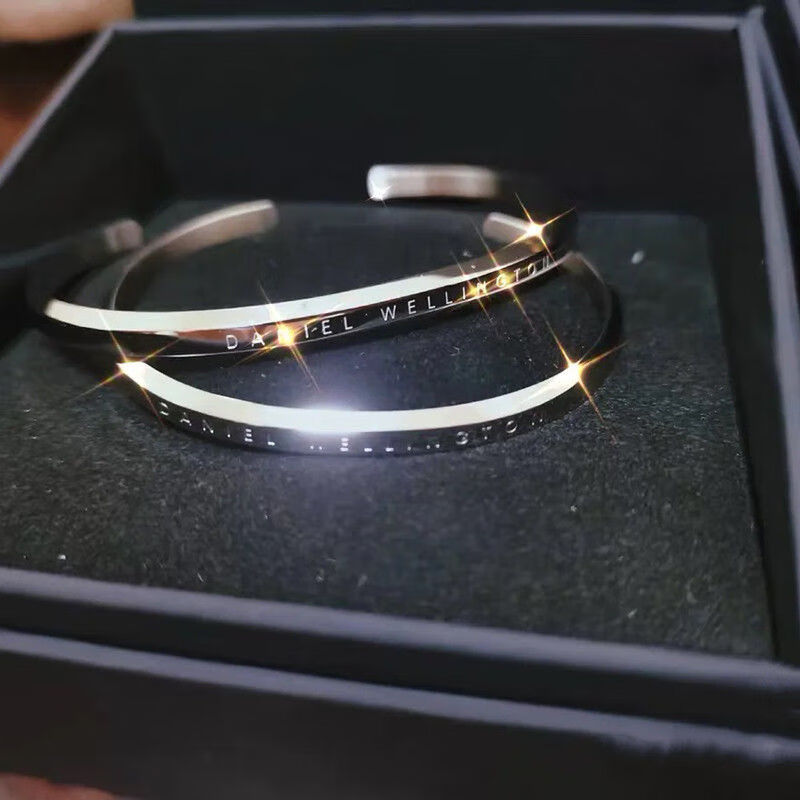 dw情侣手镯dw手镯女轻奢小众c型开口情侣款英文素圈手环男士学生一对