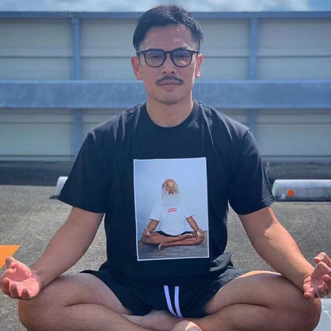 潮牌supreme联名同款高版本 21fw tee 白胡子老头冥想人物照片短袖