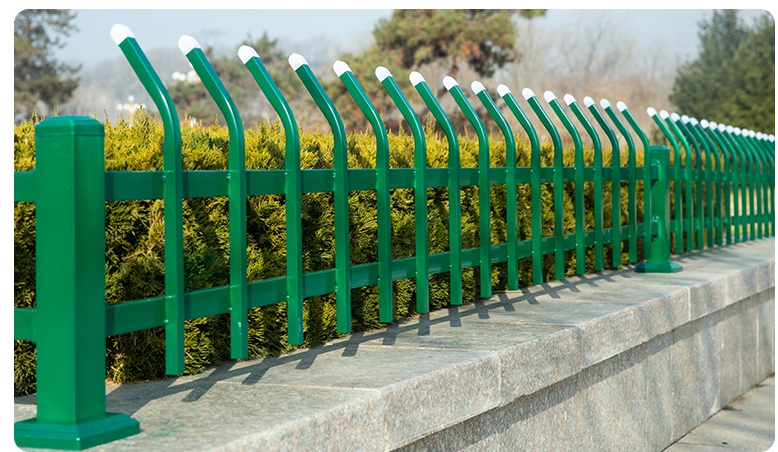 草坪围栏pvc绿化带防护栏小区花园塑钢pvc草坪围栏户外绿化带篱笆栅栏