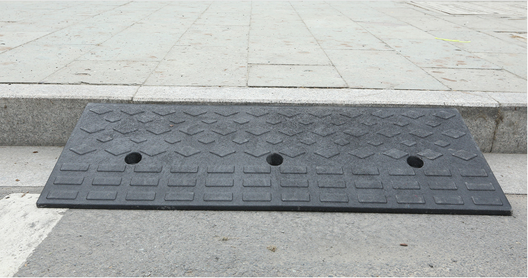 橡胶无障碍坡道汽车台阶垫橡胶斜坡垫马路牙子上坡爬坡橡塑路沿坡门槛