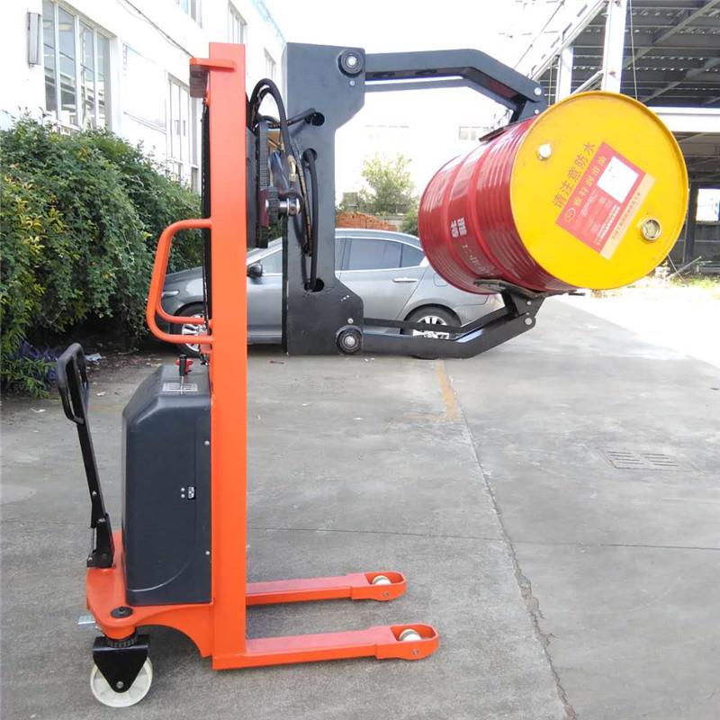 左一仁电动油桶升高车铁桶倒料车装卸搬运堆高车圆筒翻转抱夹叉车05吨