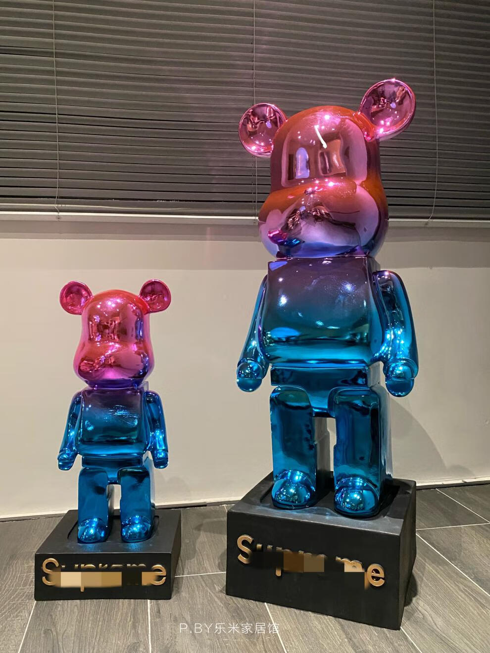 网红暴力熊落地大摆件北欧现代创意家居客厅电视柜装饰卡通存钱罐50cm