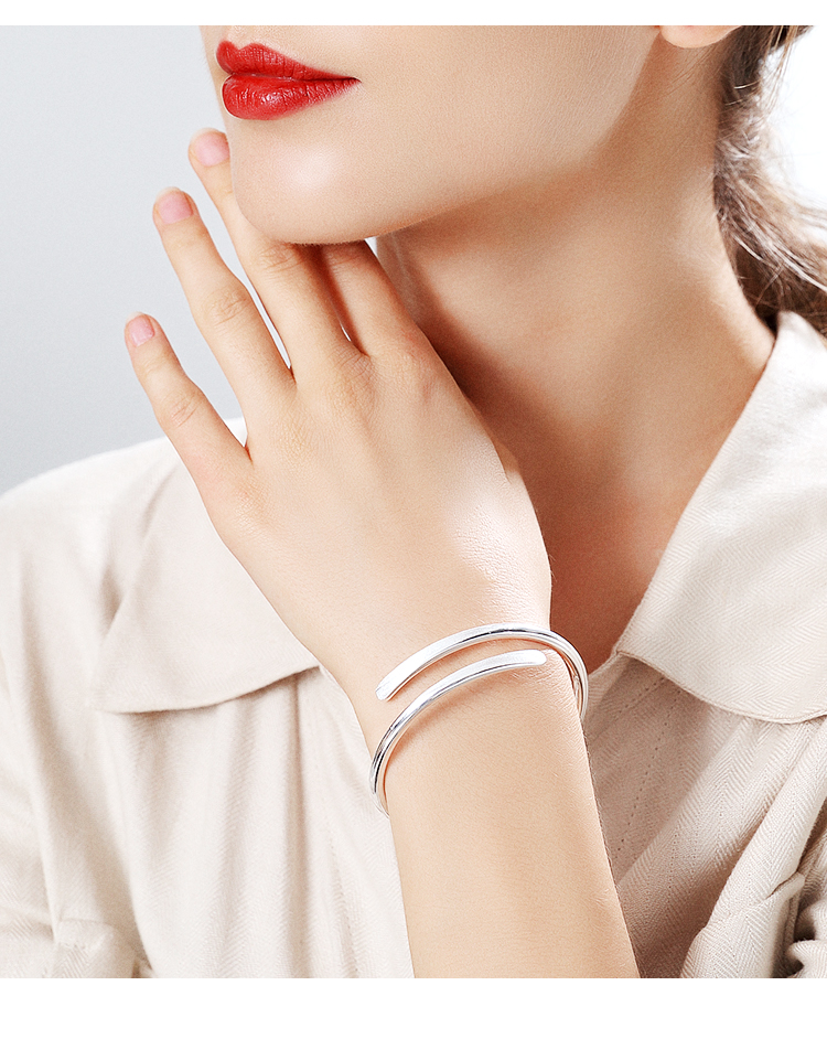 简奢唯爱 s999足银手镯女 简约银手饰个性年轻款银手环休闲商务韩版错